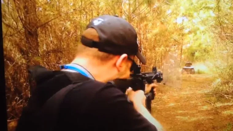 Nakrcao kosilicu ekplozivom, pucao na nju s 13 metara i ostao bez noge