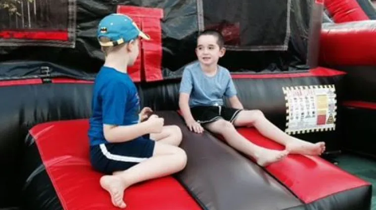 Pozivnica na proslavu rasplakala majku autističnog dječaka