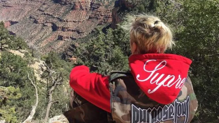 Obožavateljice su u transu, a on nezadovoljan kako mu izgleda guza..