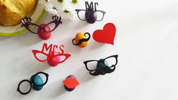 Sretan Uskrs žele vam gospodim i gospođa Jaje