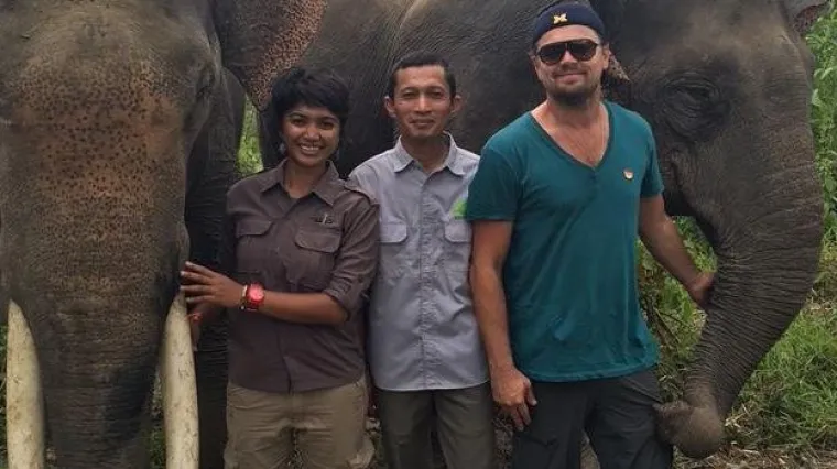 DiCaprio zajedno s kolegama glumcima na druženju s orangutanima u Indoneziji