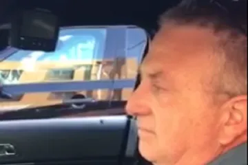 Policijski narednik otišao u mirovinu nakon 28 godina, pogledajte dirljiv rastanak s kolegama