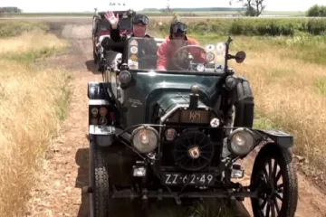 Stogodišnji Ford na putu oko svijeta