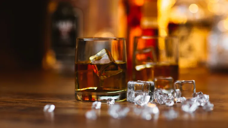 Pa vi pijte ledena pića: svaka četvrtka kocka leda u barovima sadrži fekalne bakterije!