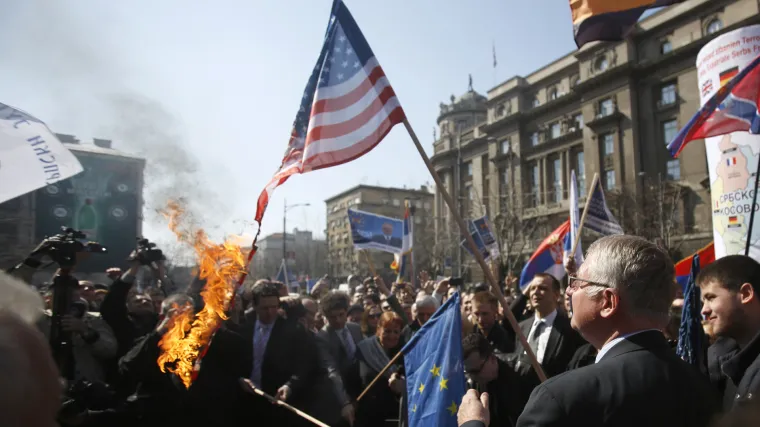 'Presuda &Scaron;e&scaron;elju je udarac tužiteljstvu i žrtvama, osnažila je i antieuropsku Srpsku radikalnu stranku'