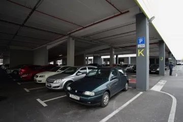 Podli lopov pljačkao aute pomoću specijalne naprave