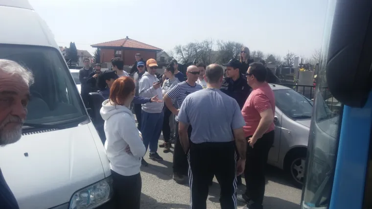 Bahato parkirao kombi na sljemenskoj cesti i stvorio kilometarsku kolonu