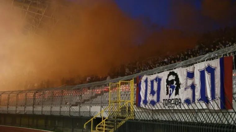 Torcida bakljadom odala počast svom legendarnom vođi