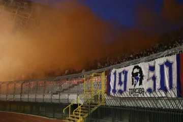 Torcida bakljadom odala počast svom legendarnom vođi