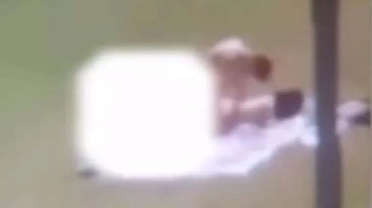 Seksali se na brdu, a kamera sve prenosila uživo