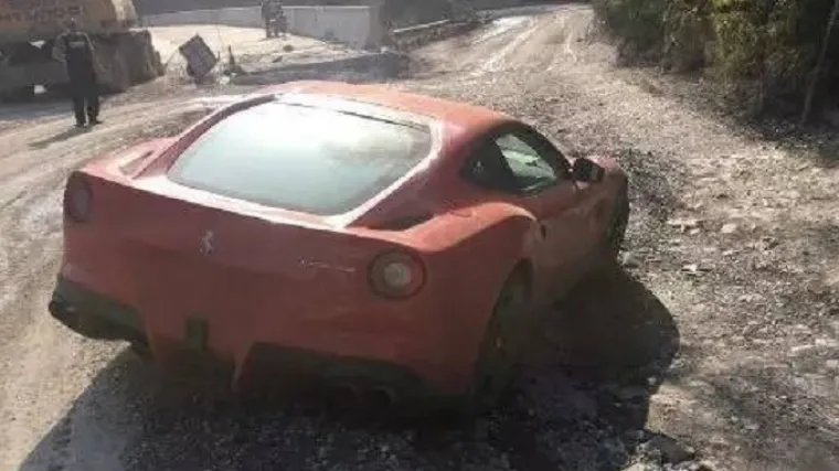 Maseratijima i Ferrarijem krenuli svladavati najopasniju cestu u Kini