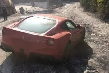 Maseratijima i Ferrarijem krenuli svladavati najopasniju cestu u Kini