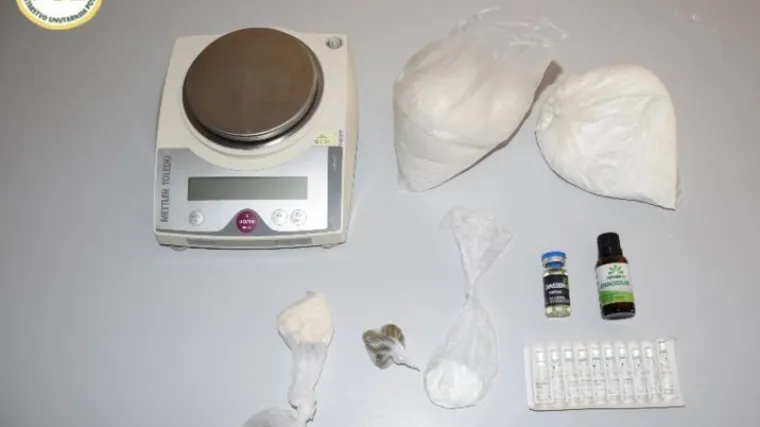 Kod dilera pronađen 'lažni' i pravi kokain, steroidi, testosteroni...