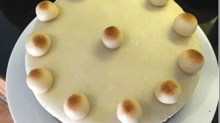 Ukazala im se ženska dojka: Instagram ponosnoj domaćici ugasio profil zbog uskrsne torte!