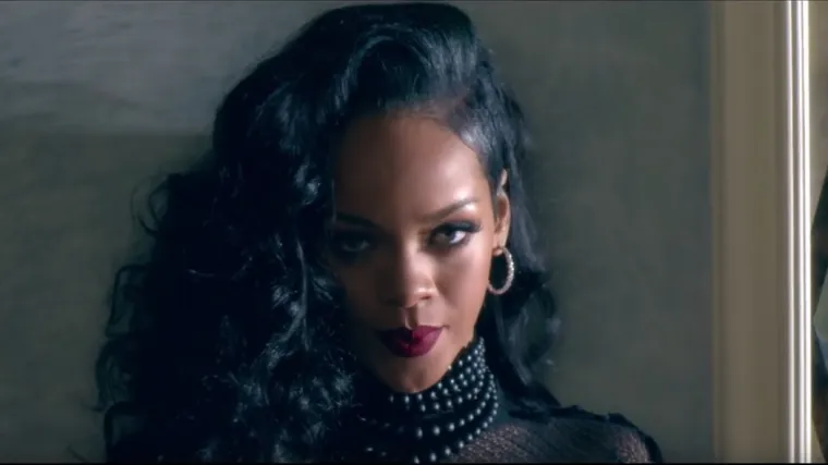 Isus je hodao po vodi, a Rihanna može ovo!