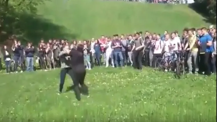 Djevojke se potukle zbog dečka u Varaždinu, okupljeni glasno navijali