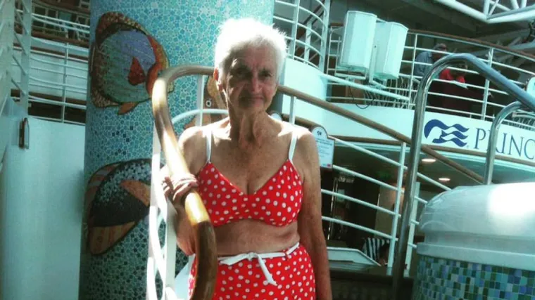 Je li ona najstarija osoba koju ste vidjeli u bikiniju?