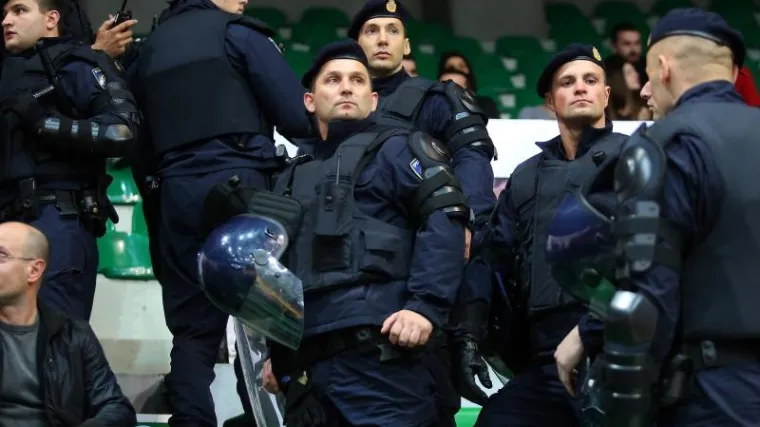 Izbila tučnjava na tribini, čitava dvorana skandirala 'ubij Srbina'