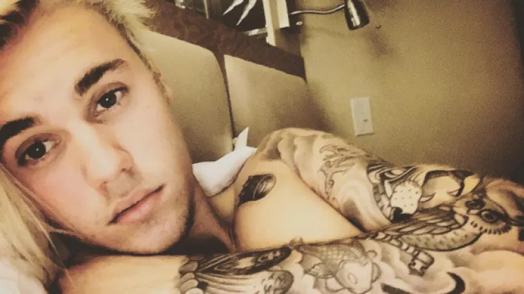 Justin Bieber 'poljubio pod' usred koncerta