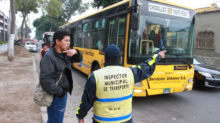 Autobus pun putnika strmoglavio se u rijeku, 23 osobe poginule