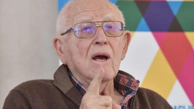 Ne zaslužuje niti da ga spomenem