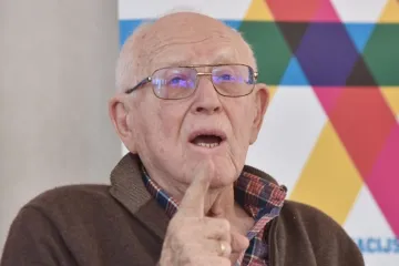 Ne zaslužuje niti da ga spomenem