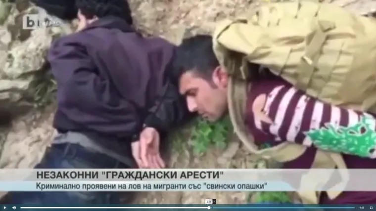 Naoružani seljaci ih hvataju, vežu i vraćaju preko granice