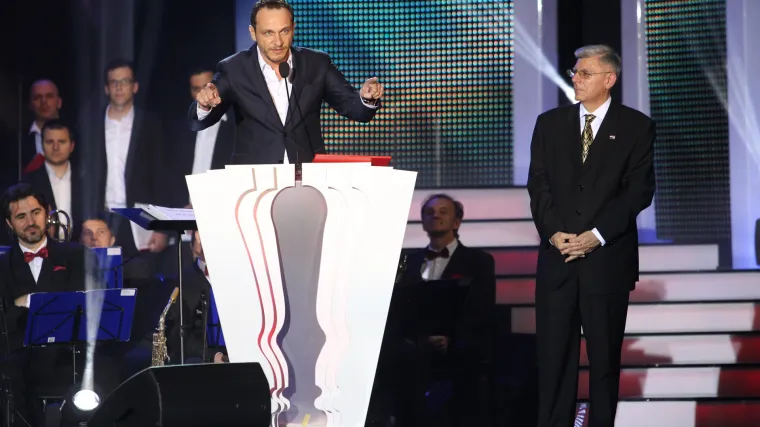 Mora da su progutali 'knedlu' slu&scaron;ajući ga: dobitnik 'Večernjakovog pečata' se obru&scaron;io na političare iz BiH i regije