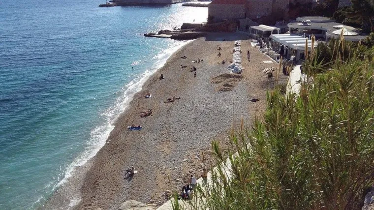 Plaže već okupirane, ali kupali se samo najhrabriji