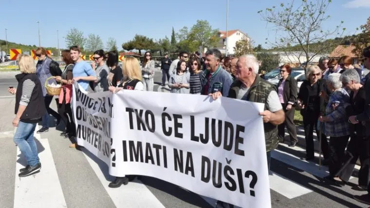 Prosvjedovali protiv ukidanja Hitne i blokirali Jadransku magistralu