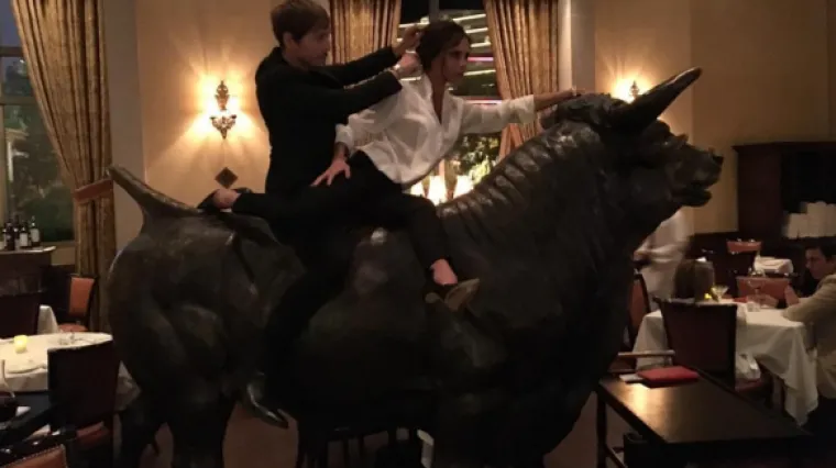 Victoria Beckham usred restorana zajahala bika i pokazala divlju stranu