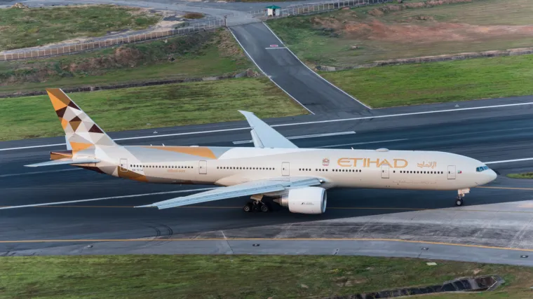 Avion se zaustavio na pisti kako bi bračni par stigao u bolnicu vidjeti unuka na samrti