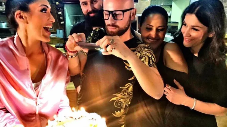 Predstavnici BiH na Eurosongu se međusobno potukli: reperu slomljen nos, pjevač dobio bocom u glavu, Rucner neozlijeđena