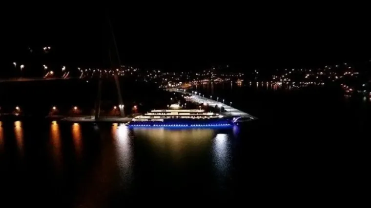 Ovo je prizor koji ne smijete propustiti: veličanstvena jahta saudijskog princa zasvijetlila u punom sjaju
