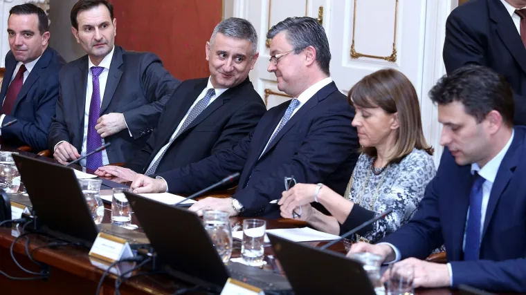 Vlada izbacila bivšeg predsjednika Mesića iz ureda: od 1. svibnja ostaje mu samo pravo na fizičku zaštitu