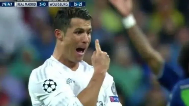 Pogledajte presmije&scaron;nu Ronaldovu reakciju nakon &scaron;to je dobio žuti karton