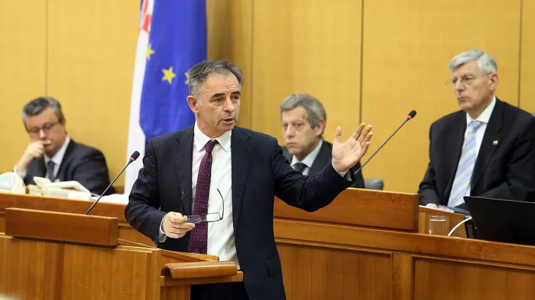 Pupovac napustio sjednicu zbog Reinera: 'Predsjednik Sabora me hoće u&scaron;utkati'