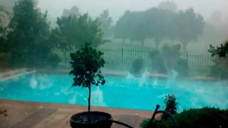 Ulovio trenutak u kojem se priroda obru&scaron;ila na njegovo dvori&scaron;te