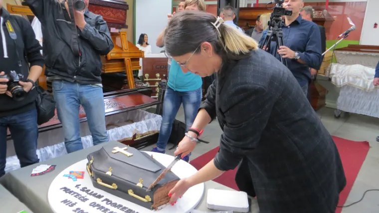 Torta u obliku lijesa, klimatizirani kovčeg, 2 u 1...