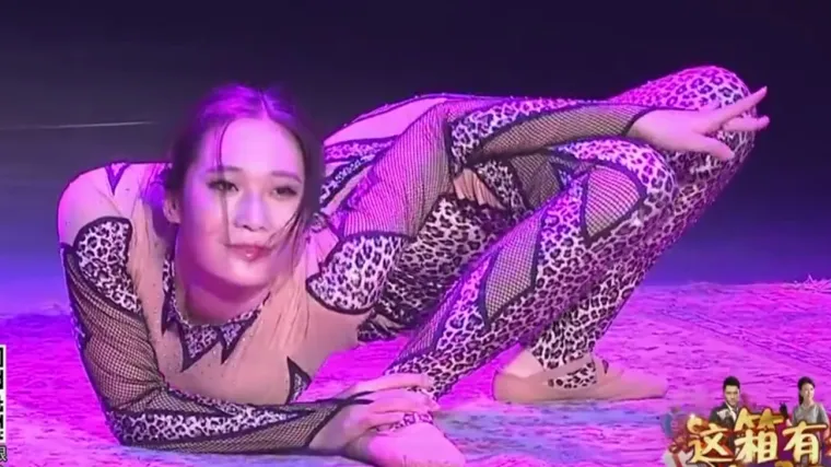 Ova djevojka nema tih problema jer je savitljiva kao hobotnica