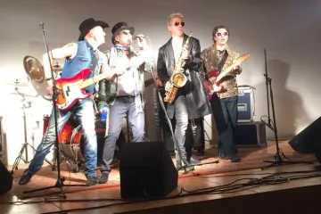 Pravovjerni rock pjesnik izgubljen u 'zemlji gdje je sve loša kopija'