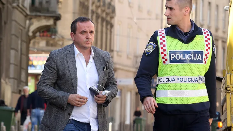 Vozač koji je naletio na semafor u Ilici i skoro pregazio bebu u kolicima bio je pijan