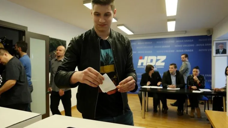 Umjesto Karamarka, glasovao njegov sin Martin