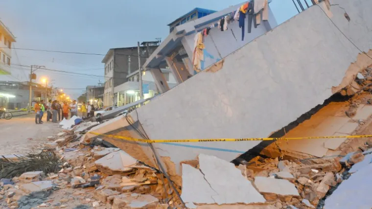 U potresu poginule 233 osobe, priobalna zona razorena