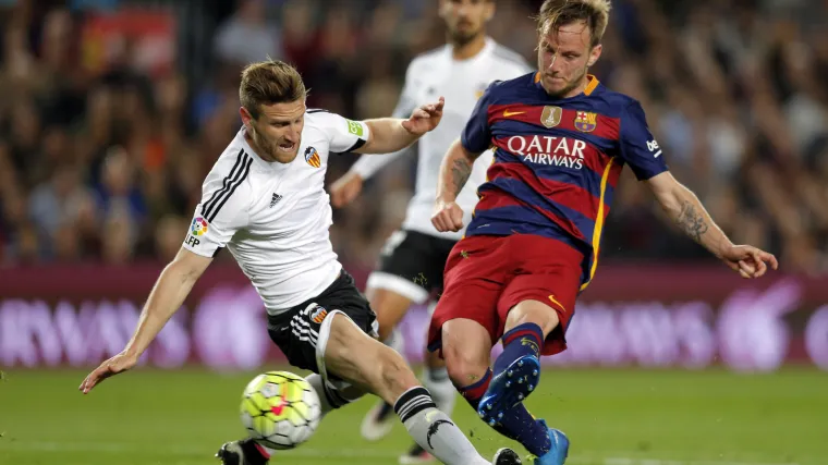 Barcelonin četvrti poraz zaredom u Primeri: novom neuspjehu doprinio Rakitić svojim autogolom