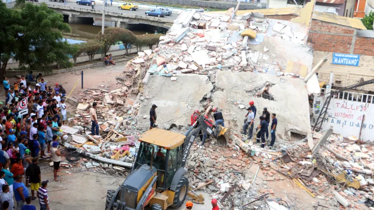 Utrka s vremenom u Ekvadoru: spasioci i dalje tragaju za preživjelima, broj žrtava porastao na 350