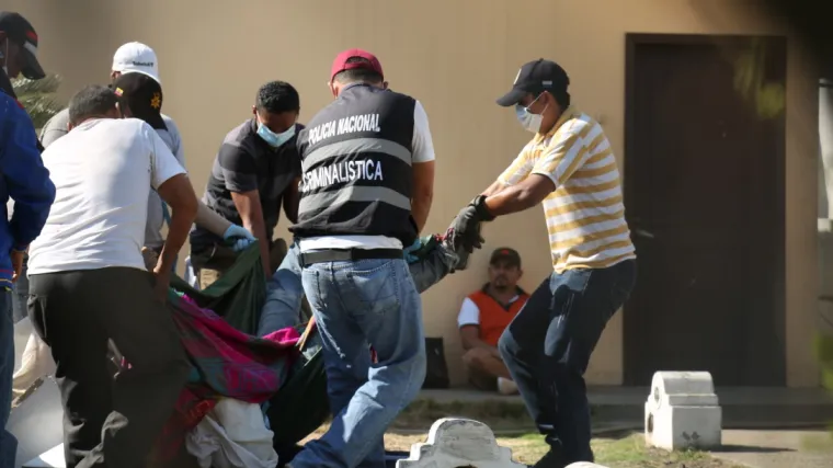 Najmanje 272 mrtvih u potresu, stotinu zatvorenika iskoristilo tragediju i pobjeglo iz zatvora