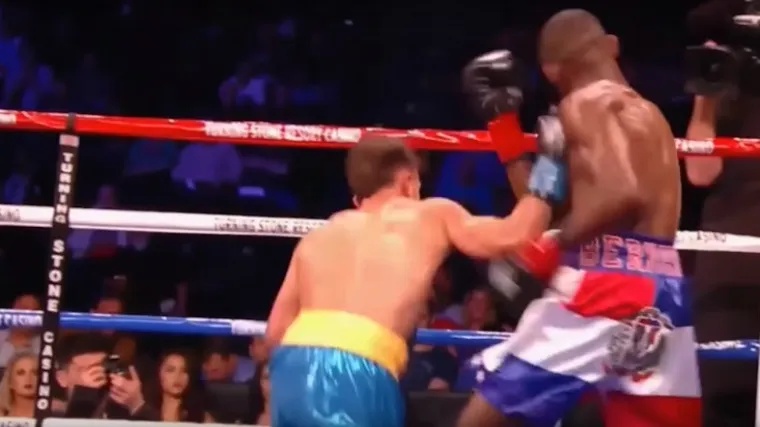 Brutalno nokautirao protivnika, spremio ga u bolnicu i zavr&scaron;io na naslovnicama