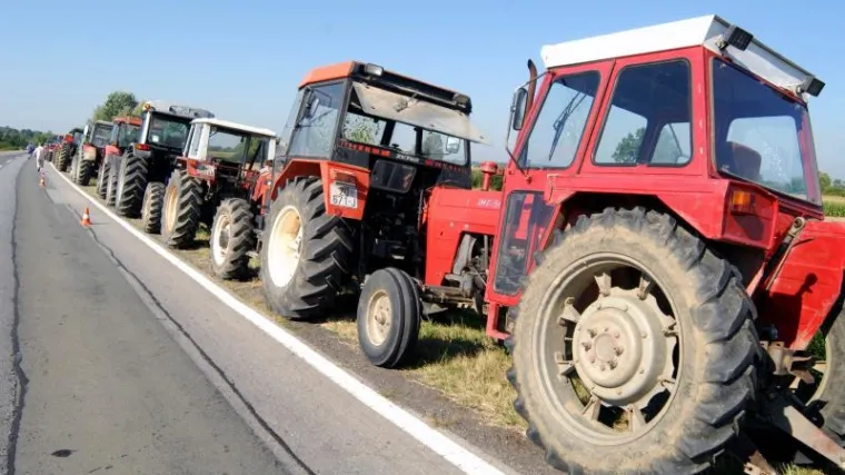 Poljoprivrednici iz BiH blokirali granični prijelaz prema Metkoviću