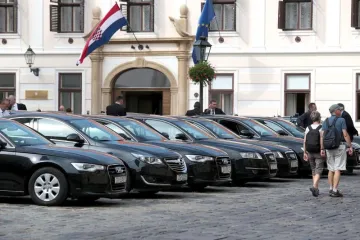 Dužnosnici više ne smiju u hotele s 5 zvjezdica, ograničili su im i koliko mjesečno smiju potrošiti na mobitele